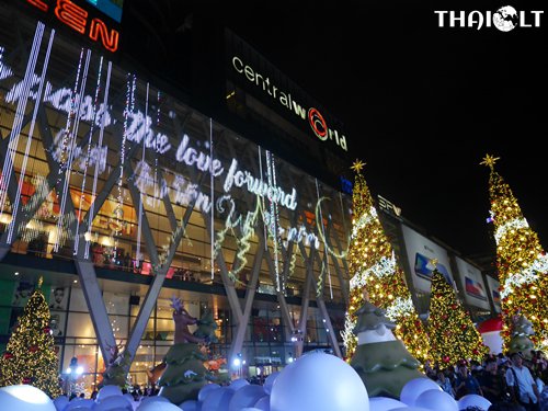 Big snow balls at Central World, Bangkok Big snow balls at Central World, Bangkok
