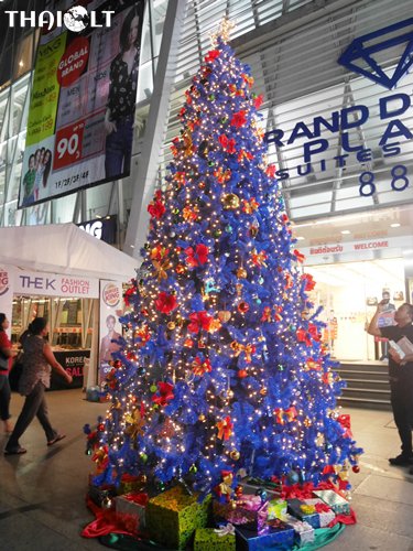 Blue Christmas Tree at the Platinum Fashion Mall Blue Christmas Tree at the Platinum Fashion Mall