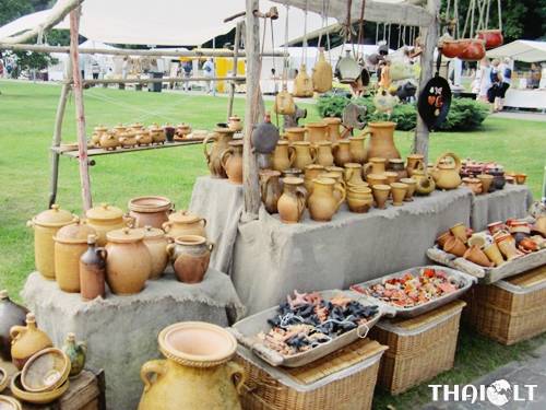 Shopping in Lithuania - Wood Carving Shopping in Lithuania - Wood Carving