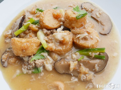 Keptas Tofu tirštame padaže (Tao Hoo Song Kreung) Keptas Tofu tirštame padaže (Tao Hoo Song Kreung)