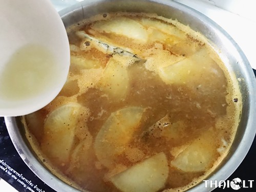 Thai Sour Curry Soup (Kaeng Som) Thai Sour Curry Soup (Kaeng Som)