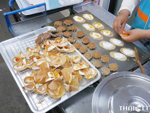 Traškūs tailandietiški blyneliai (Kanom Buang) Traškūs tailandietiški blyneliai (Kanom Buang)