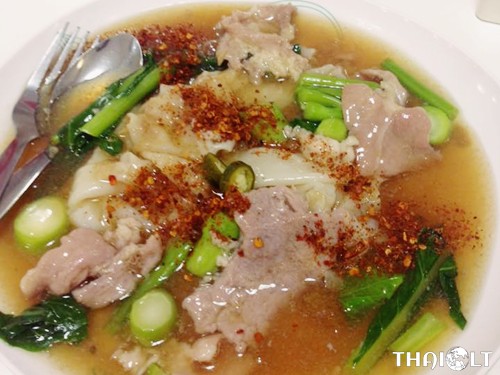 Rad Na (Rice Noodles in Thick Gravy) 