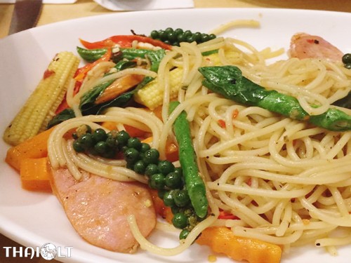 Pad Kee Mao (Spicy Stir Fried Drunken Noodle) Pad Kee Mao (Spicy Stir Fried Drunken Noodle)