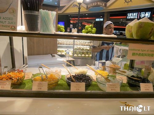 Mueng Krung Coconut Ice Cream at Pier 21 Food Court (No. 28) Mueng Krung Coconut Ice Cream at Pier 21 Food Court (No. 28)