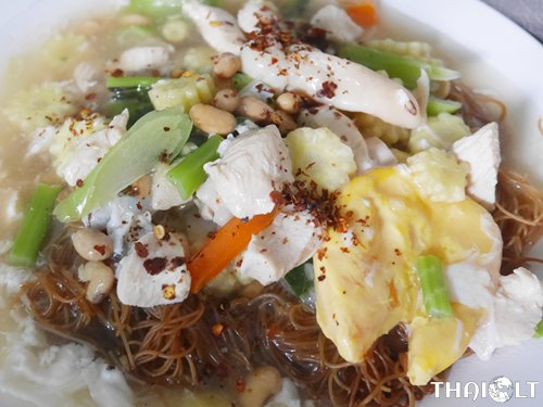 Tailandietiški makaronai tirštame padaže (Rad Na Sen-Mhee) Tailandietiški makaronai tirštame padaže (Rad Na Sen-Mhee)