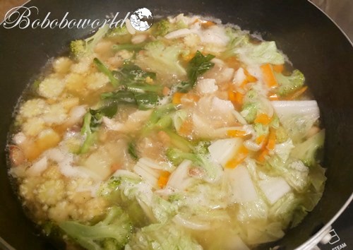 Thai Style Noodles in Gravy (Rad Na) Thai Style Noodles in Gravy (Rad Na)