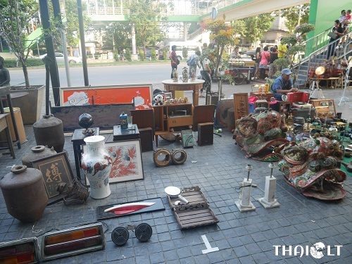 Shopping for Antiques around Chatuchak Market Shopping for Antiques around Chatuchak Market