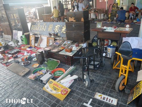 Shopping for Antiques around Chatuchak Market Shopping for Antiques around Chatuchak Market