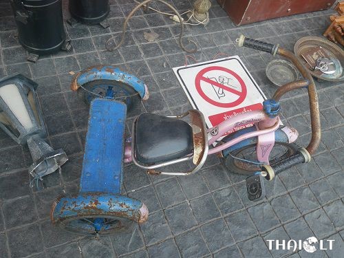 Shopping for Antiques around Chatuchak Market Shopping for Antiques around Chatuchak Market