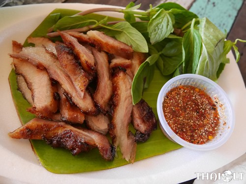 Kepta kiaulienos sprandinė (Kor Moo Yang ) Kepta kiaulienos sprandinė (Kor Moo Yang )