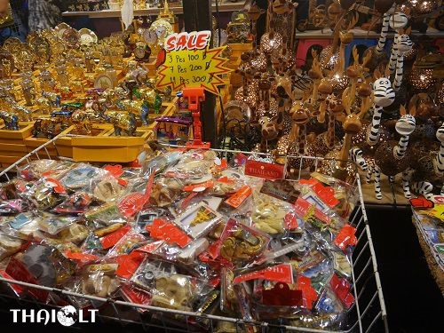 Pratunam Market – Day & Night Shopping in Bangkok Pratunam Market – Day & Night Shopping in Bangkok