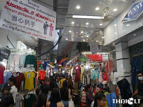 Pratunam Market – Day & Night Shopping in Bangkok Pratunam Market – Day & Night Shopping in Bangkok