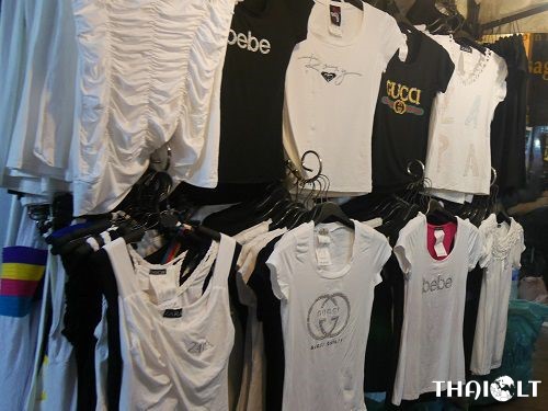 Pratunam Night Market – Shopping in Bangkok at Night Pratunam Night Market – Shopping in Bangkok at Night