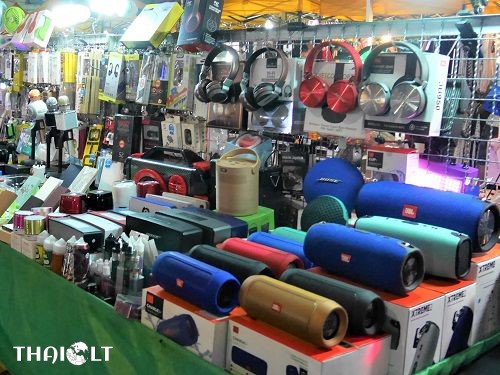 Pratunam Night Market – Shopping in Bangkok at Night Pratunam Night Market – Shopping in Bangkok at Night