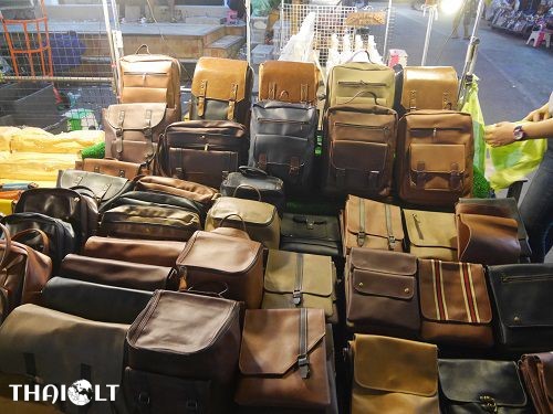Pratunam Night Market – Shopping in Bangkok at Night Pratunam Night Market – Shopping in Bangkok at Night
