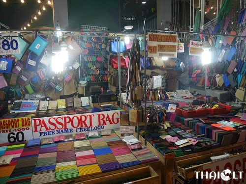 Pratunam Night Market – Shopping in Bangkok at Night Pratunam Night Market – Shopping in Bangkok at Night