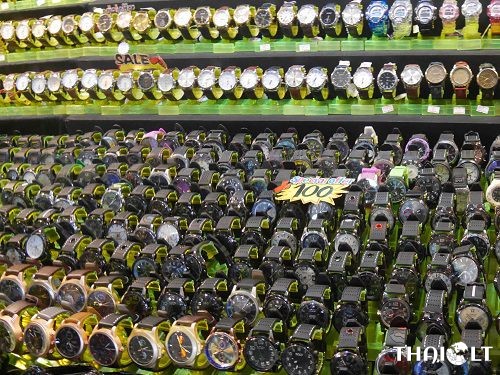 Pratunam Night Market – Shopping in Bangkok at Night Pratunam Night Market – Shopping in Bangkok at Night