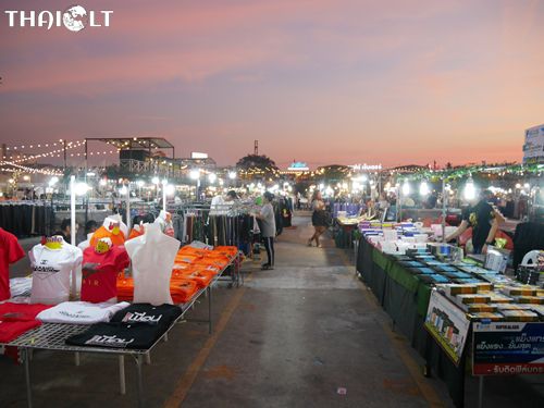 Sai Tai Mai Center Night Market – Shopping in Bangkok Sai Tai Mai Center Night Market – Shopping in Bangkok