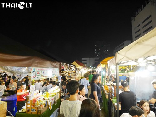 Talad Rot Fai Ratchada (Train Night Market Ratchada) Talad Rot Fai Ratchada (Train Night Market Ratchada)