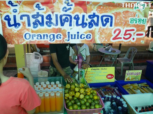 Fresh orange juice at Taling Chan Floating Market Fresh orange juice at Taling Chan Floating Market