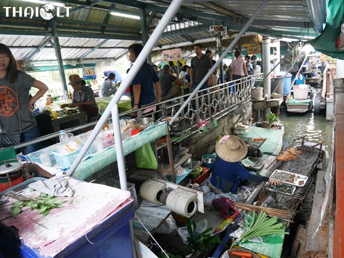 Taling Chan Floating Market 