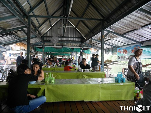 Taling Chan Floating Market 