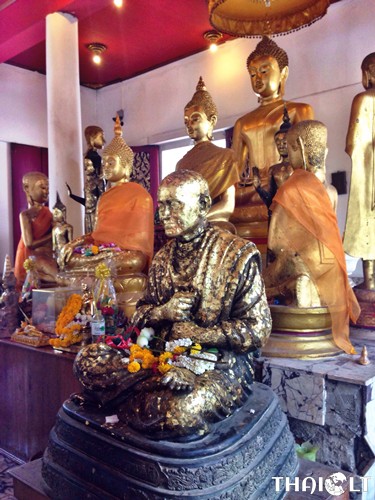 Wat Klang Khlong Sa Bua Wat Klang Khlong Sa Bua