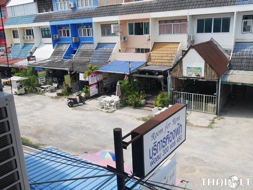 Blue Lagoon Guest House and Bar in Cha-am