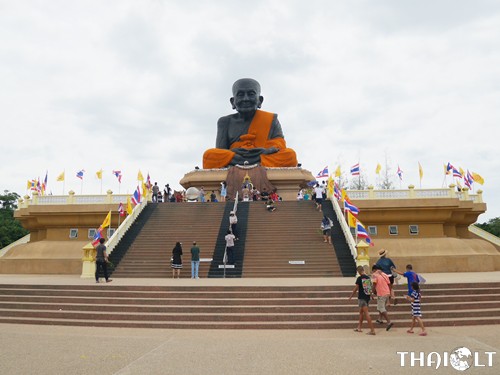 Wat Huay Mongkol 