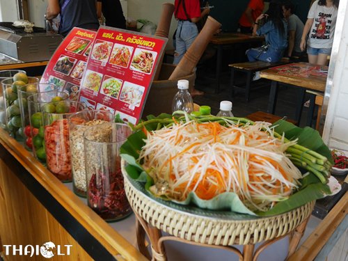 Thai Papaya Salad (Som Tam) Thai Papaya Salad (Som Tam)