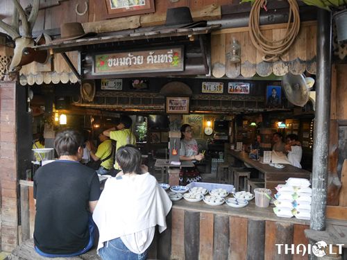 Local cafe at Ko Kret Local cafe at Ko Kret