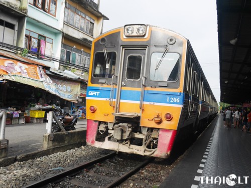 Wongwian Yai Railway Station Wongwian Yai Railway Station